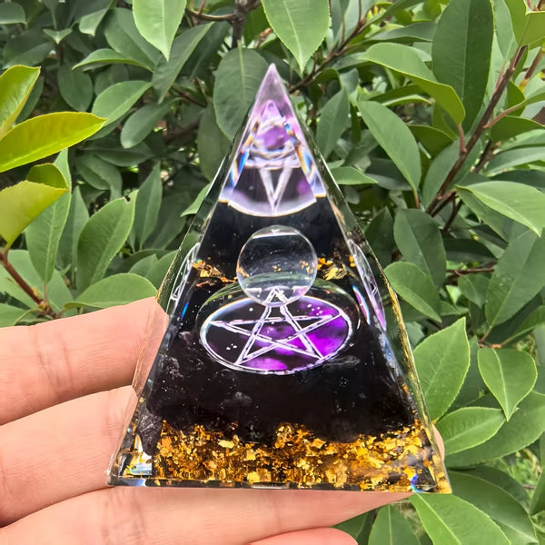 https://ae01.alicdn.com/kf/Sa259f123c7094d1db40634f146889a4fE/Elegant-Home-Decor-Lapis-Lazuli-Ball-And-Pyramid-Crystal-Bright-Blue-Geometric-Design-with-Golden-Black.jpg