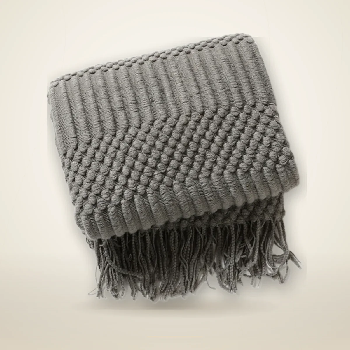 Strickdecke mit Noppenmuster und Fransen